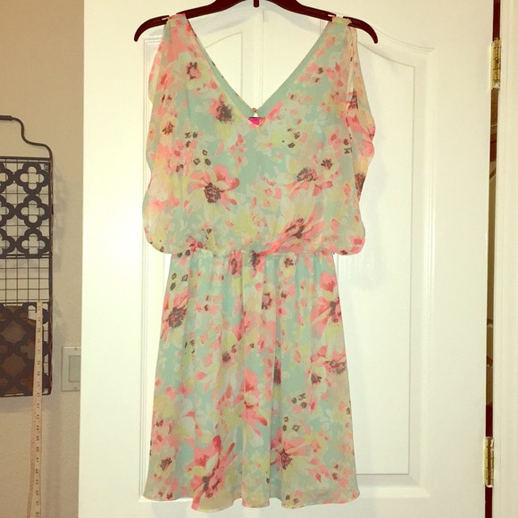 Candie's Dresses & Skirts - 🌸 Floral dress 👗